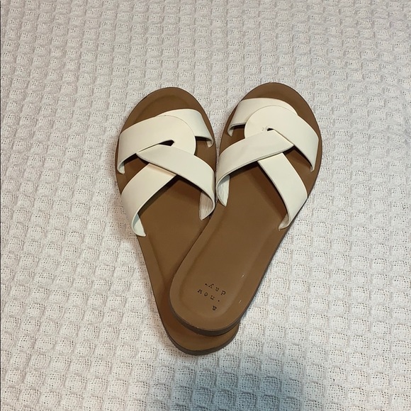 sandals - Picture 1 of 2